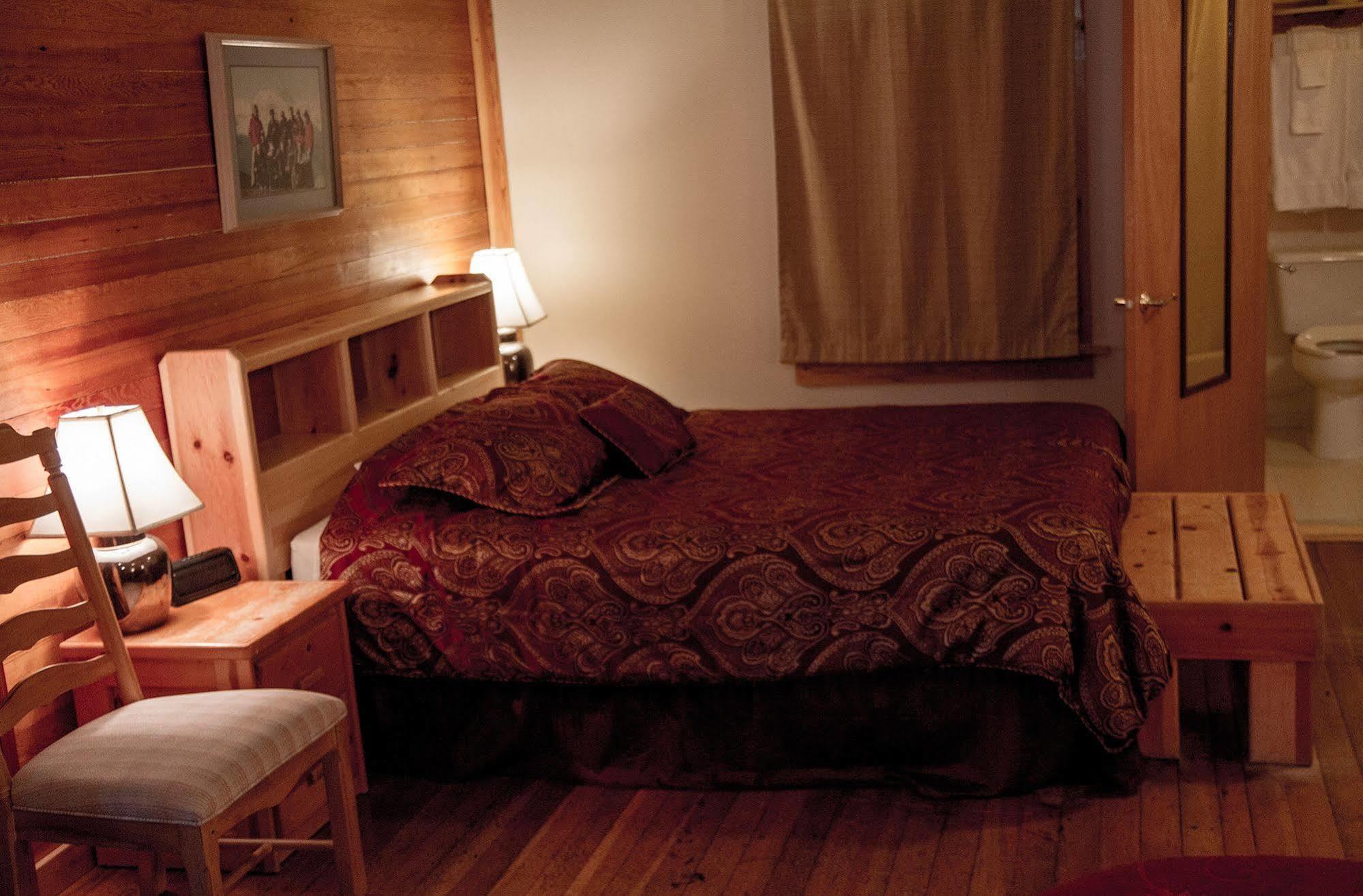 Whittaker'S Motel & Historic Bunkhouse Ashford Ngoại thất bức ảnh