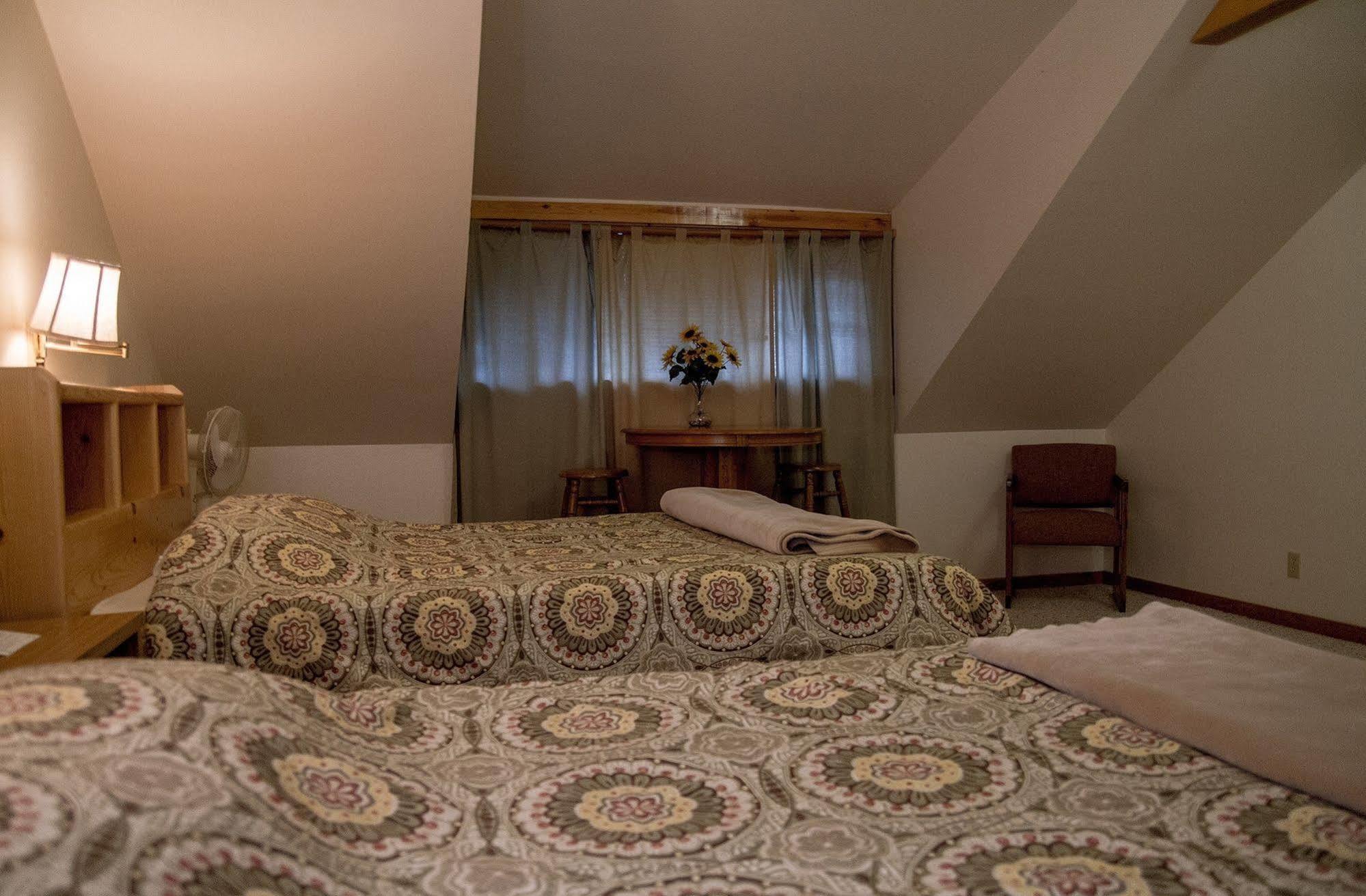 Whittaker'S Motel & Historic Bunkhouse Ashford Ngoại thất bức ảnh