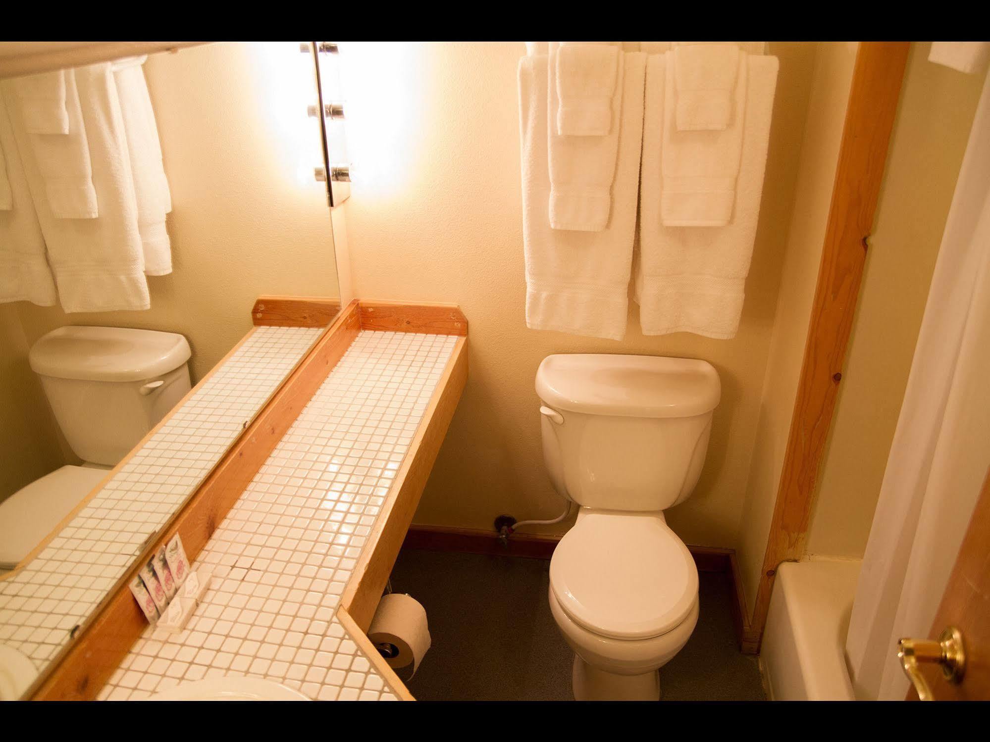 Whittaker'S Motel & Historic Bunkhouse Ashford Ngoại thất bức ảnh