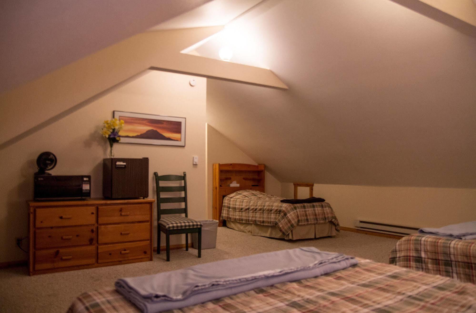 Whittaker'S Motel & Historic Bunkhouse Ashford Ngoại thất bức ảnh